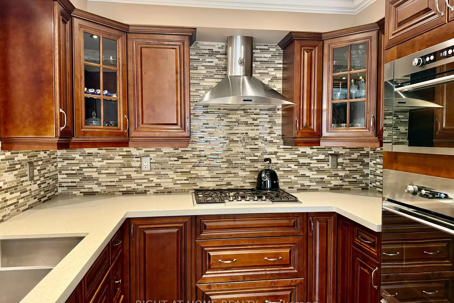 129 Four Seasons Crescent photo 3