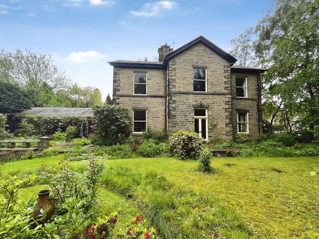 5 bed detached house for saleSunlaws Street, Glossop, Derbyshire SK13