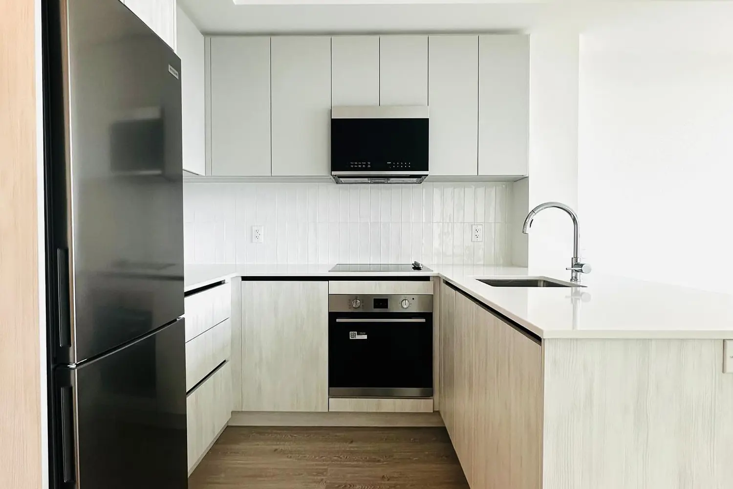 2485 Eglinton Avenue 1013