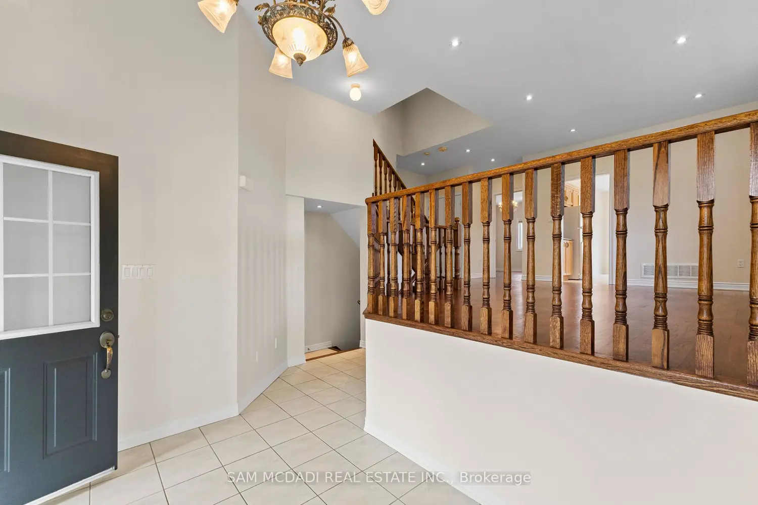 38 Maple Beach Crescent photo 2