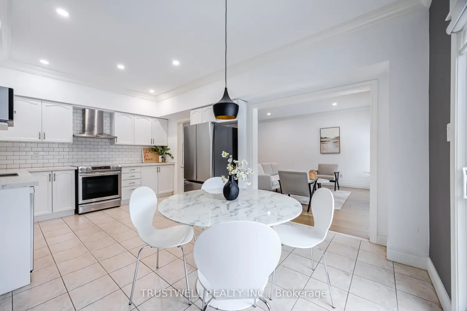 467 Pleasant Ridge Avenue photo 4