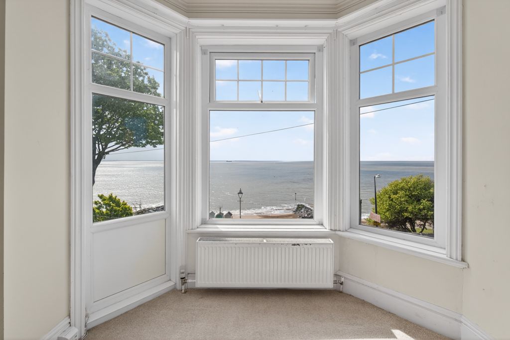 Additional image 3 of 2 bed flat for saleGraham Court, Hamilton Gardens, Felixstowe IP11
