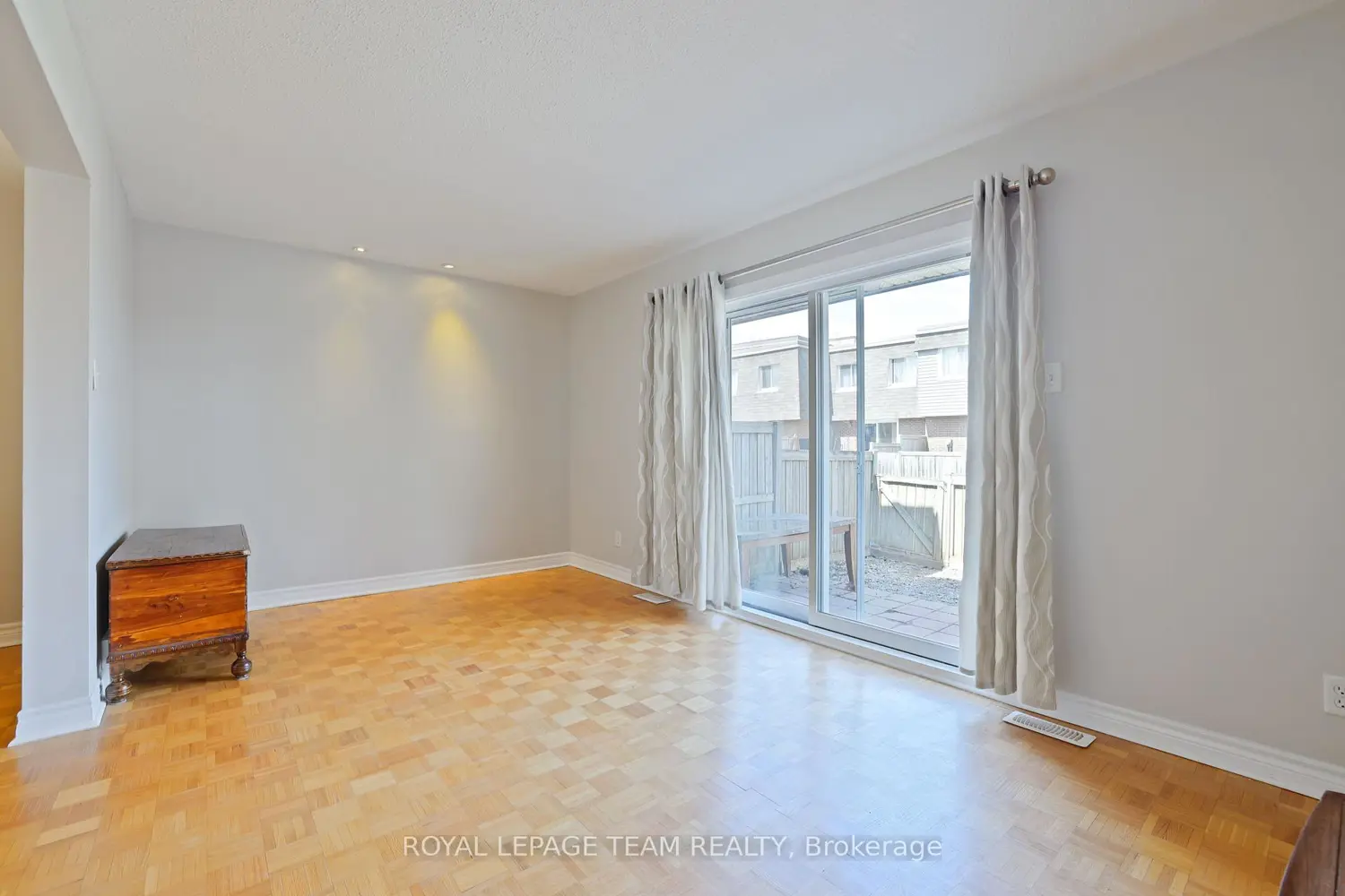 Additional image 4 of 2942 Fairlea Crescent
