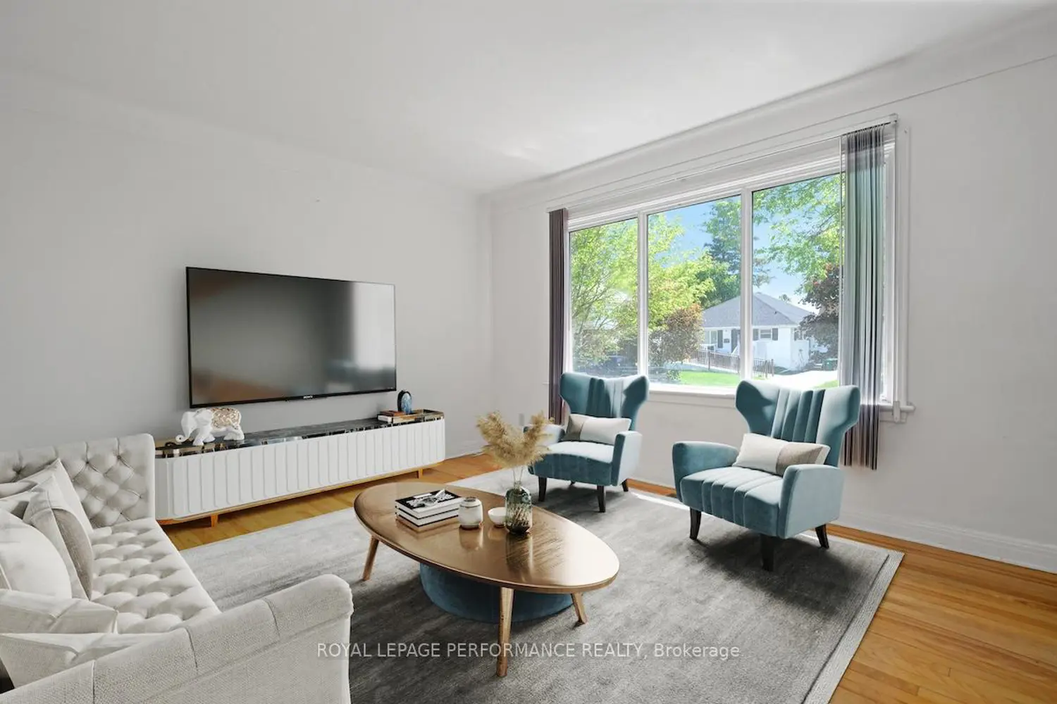 535 Dunbrack Street photo 2