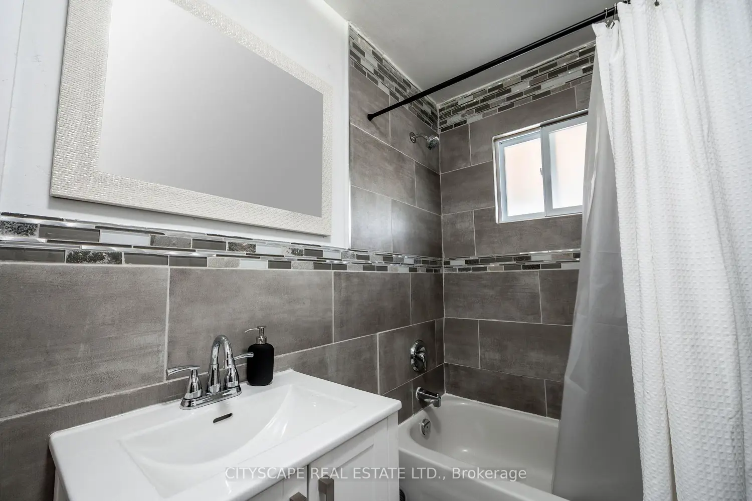 Additional image 18 of 5073 Kitchener Street