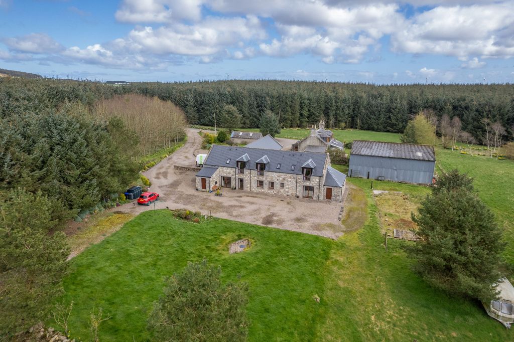 5 bed semi-detached house for saleStrichen AB43
