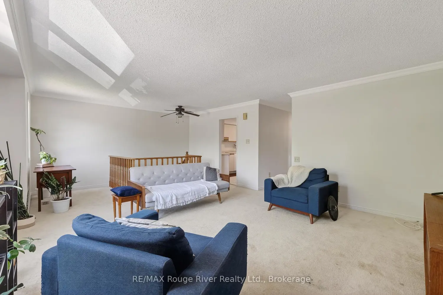 9 Farncomb Crescent photo 5