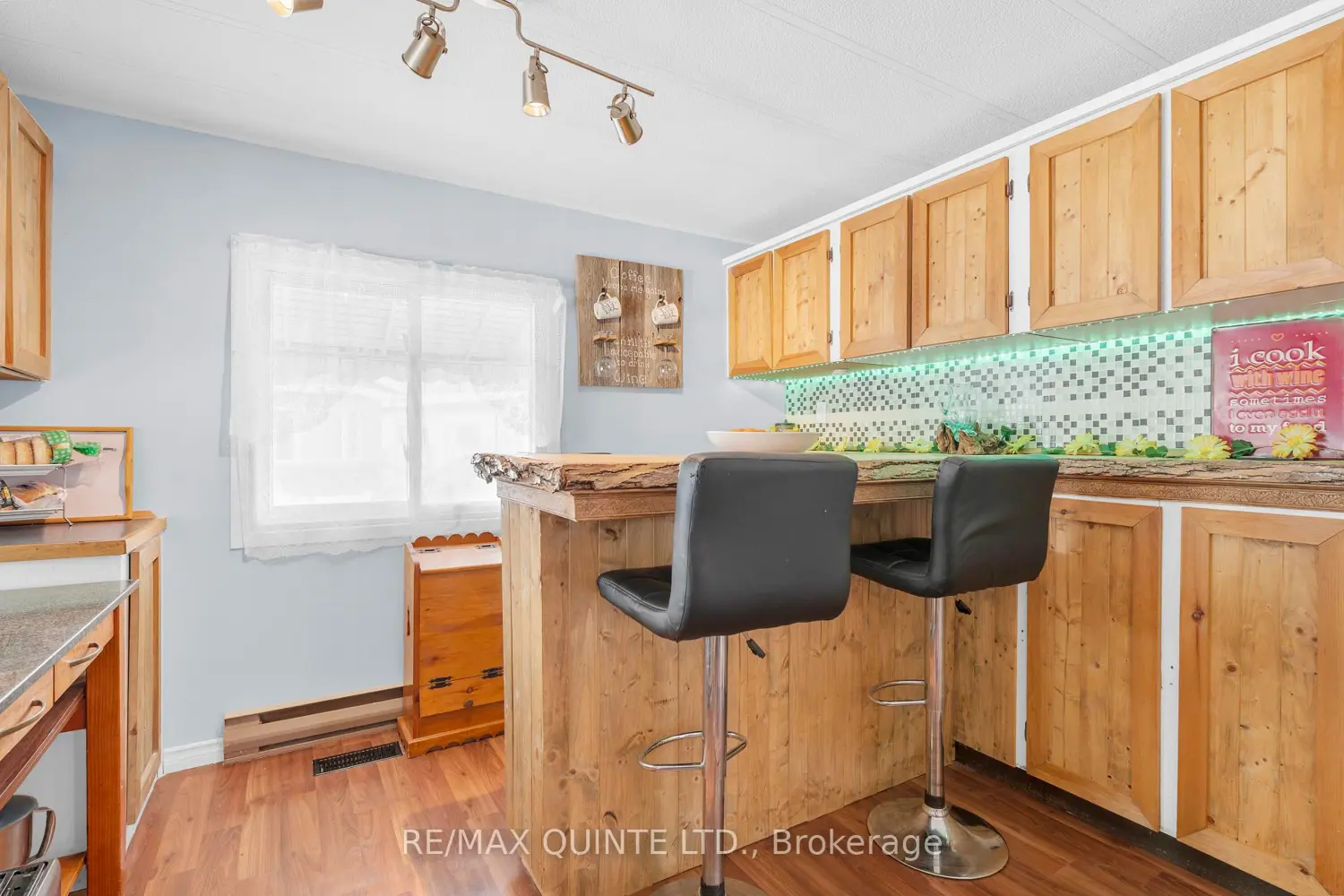 311 Dundas Street 56 photo 3