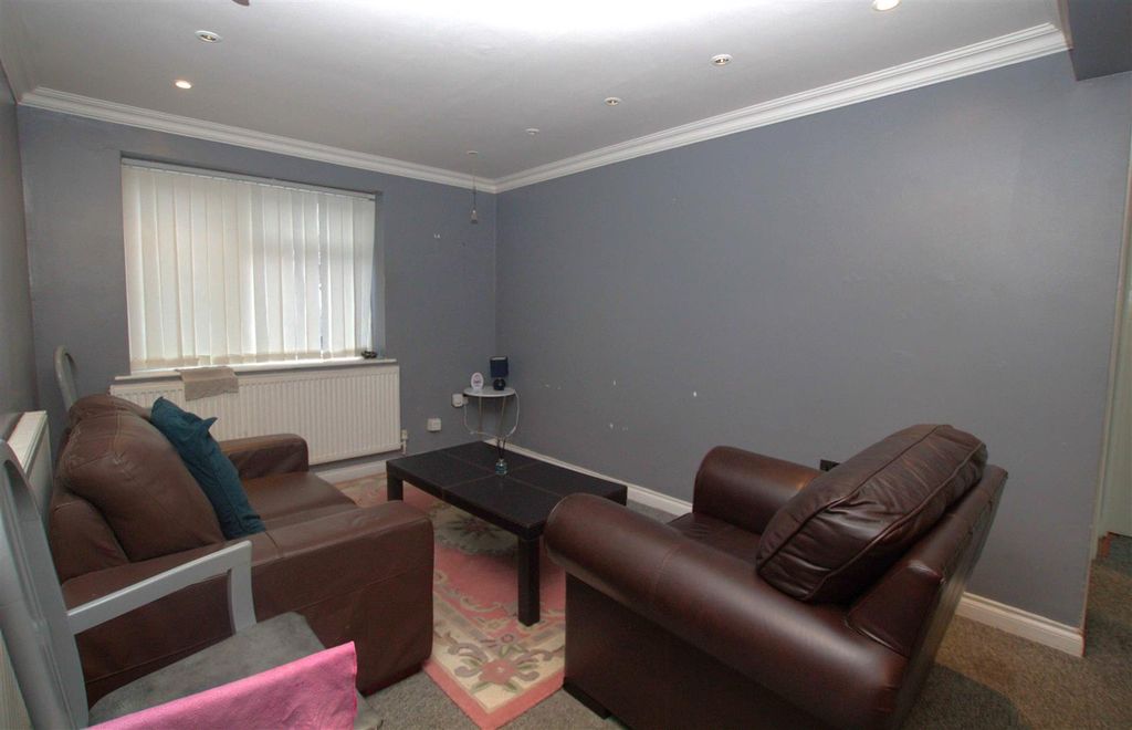 4 bed flat for saleSefton Road, Middlesbrough TS3 photo 4