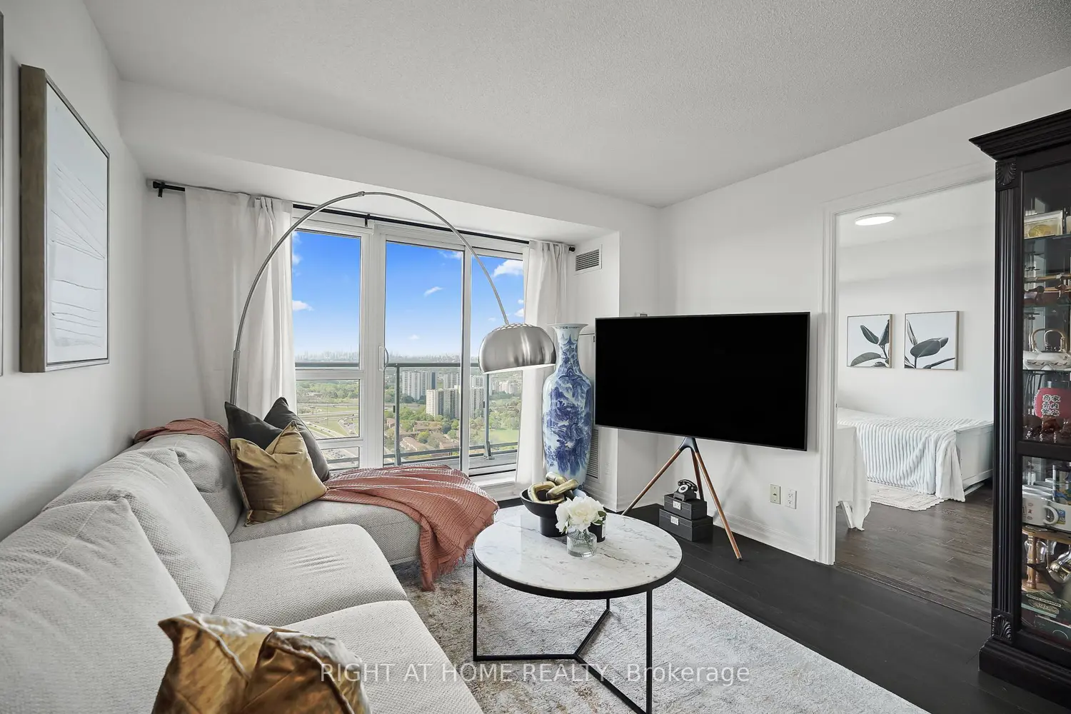 Additional image 4 of 2015 Sheppard Avenue 3802