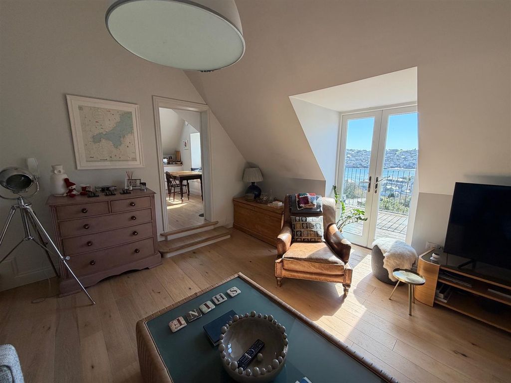 Additional image 2 of 2 bed flat for sale20 Place Road, Fowey PL23