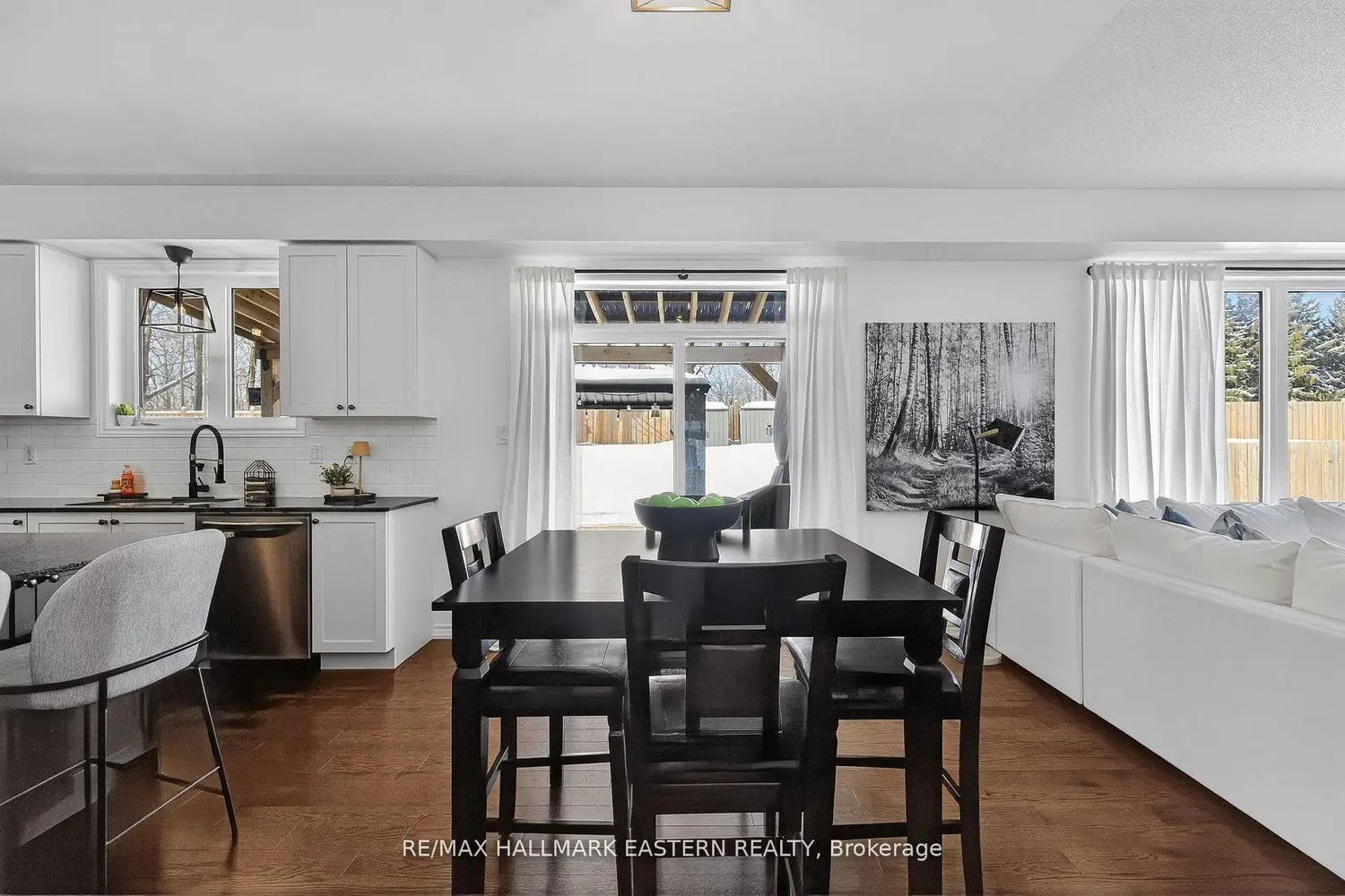 141 Highlands Boulevard photo 4