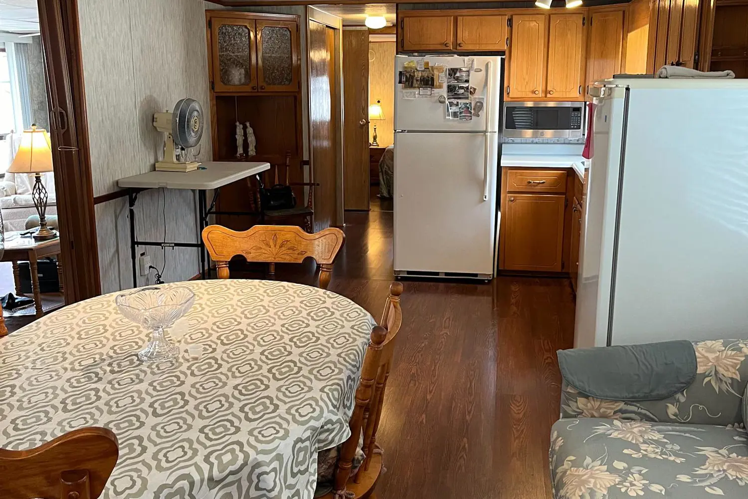 2073 Friendly Boulevard photo 5
