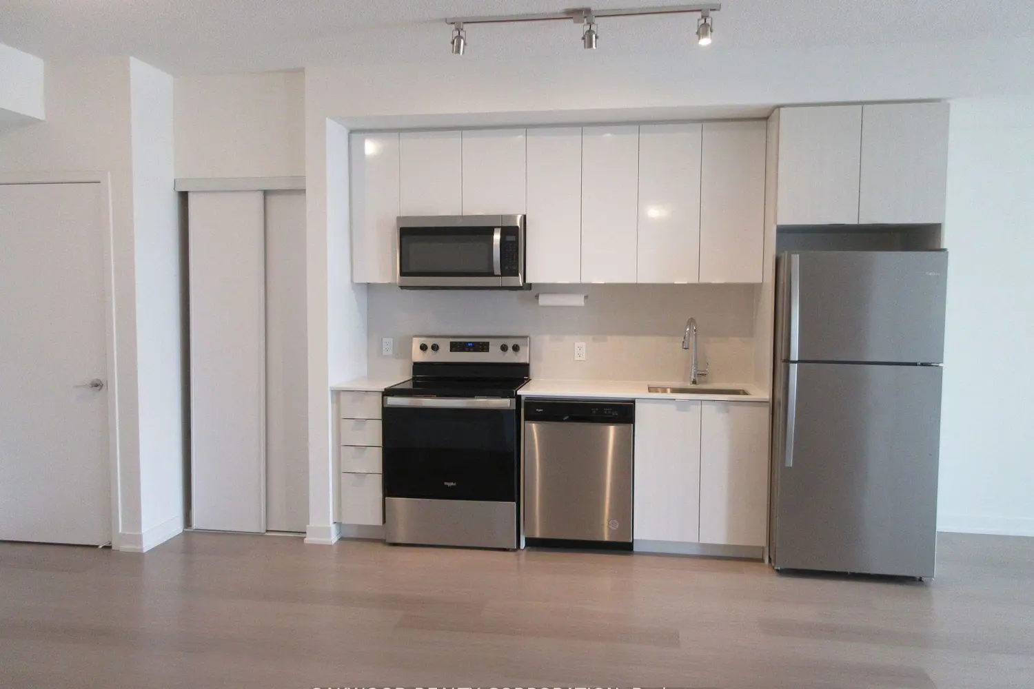 Additional image 6 of 859 The Queensway 512