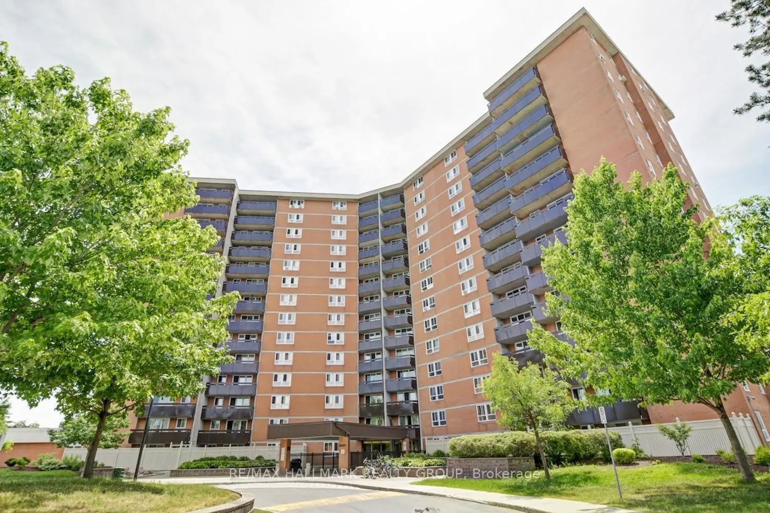 2000 Jasmine Crescent 210