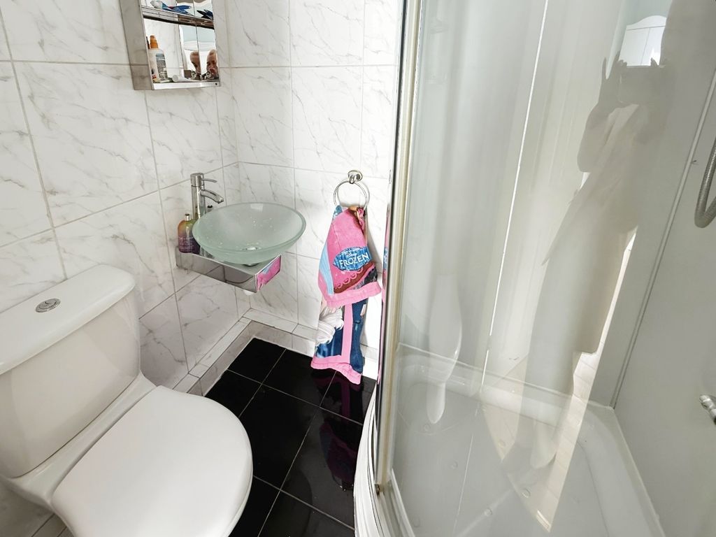 Additional image 14 of 3 bed flat for saleWestlands Avenue, Grimsby, Lincolnshire DN34