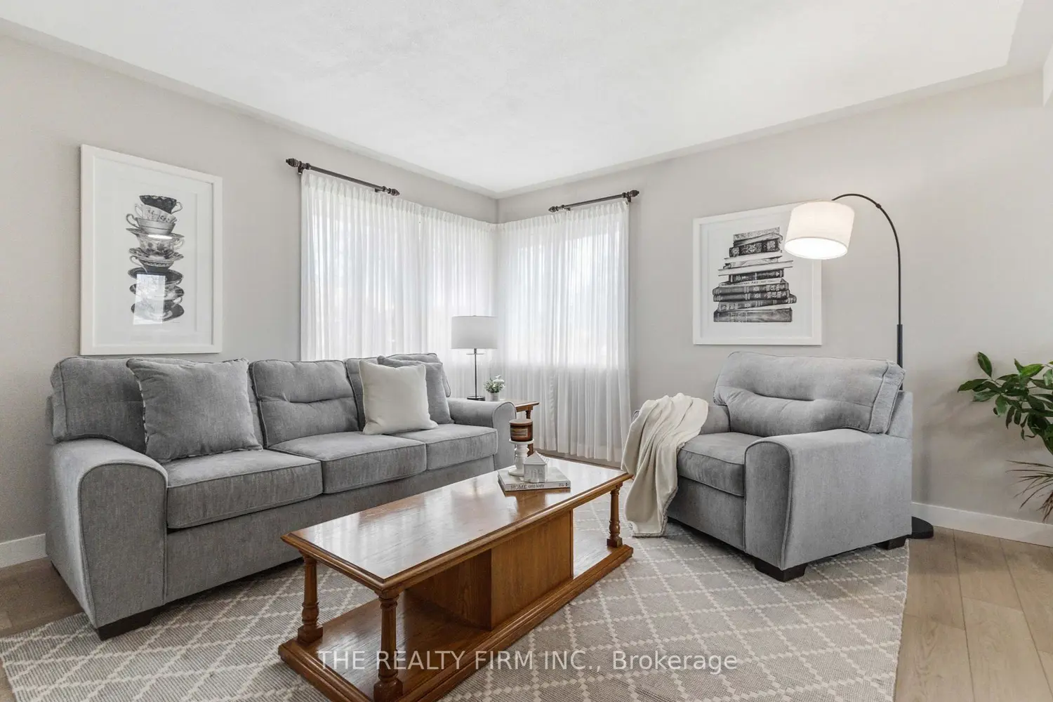 12 Curtis Avenue photo 2