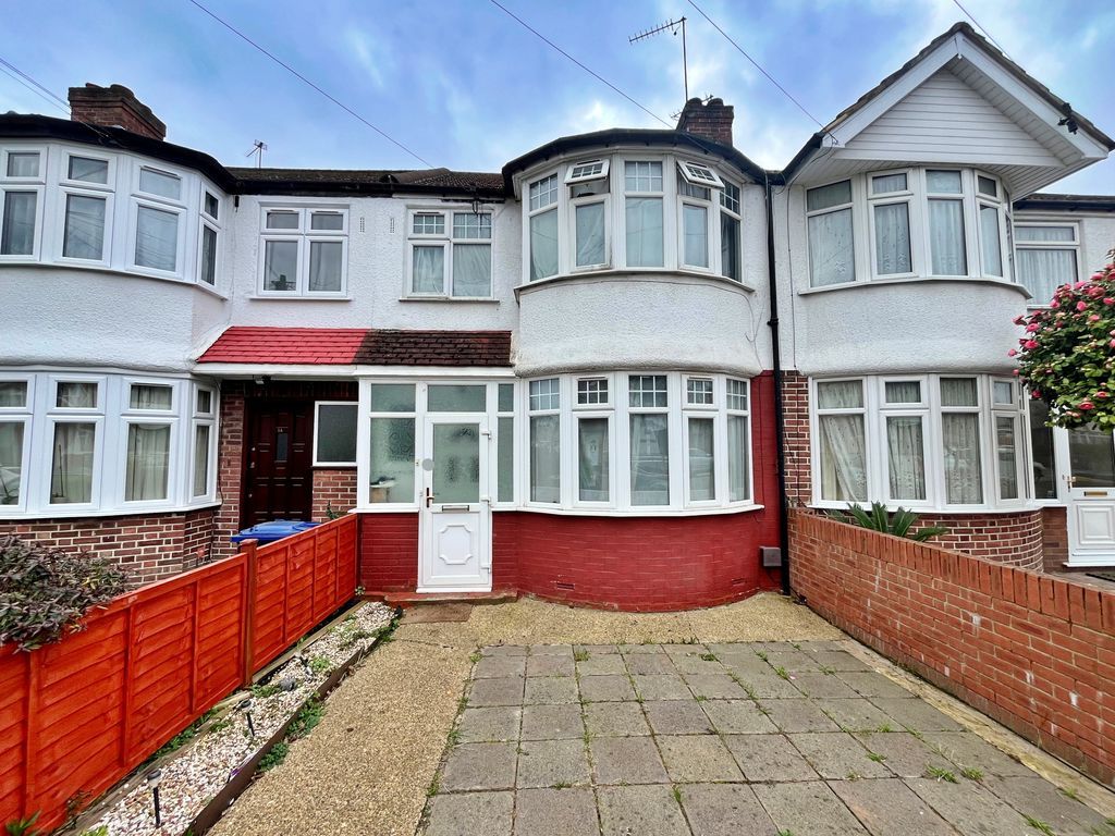 3 bed terraced house for saleDavid Avenue, Greenford UB6