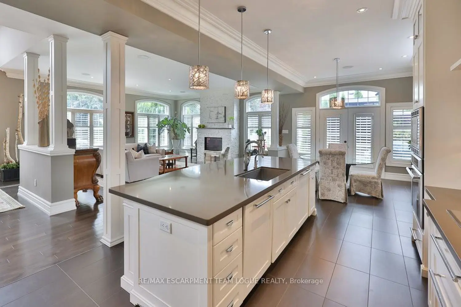 2229 Lakeshore Road photo 2
