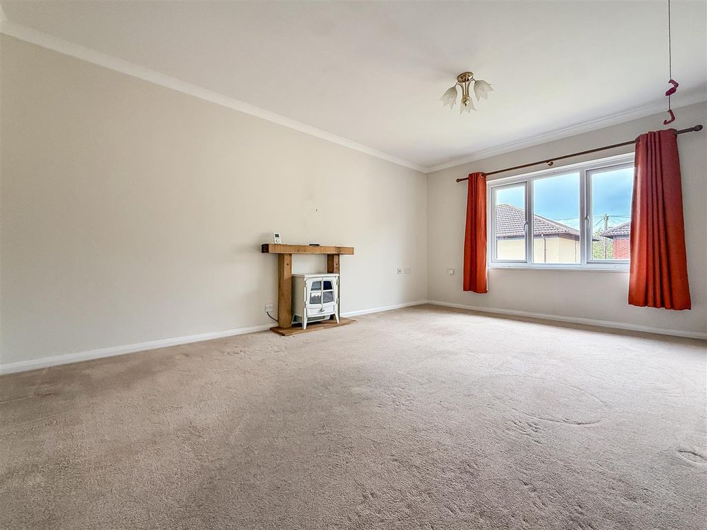 Additional image 4 of 2 bed flat for salePostern Close, Portchester PO16