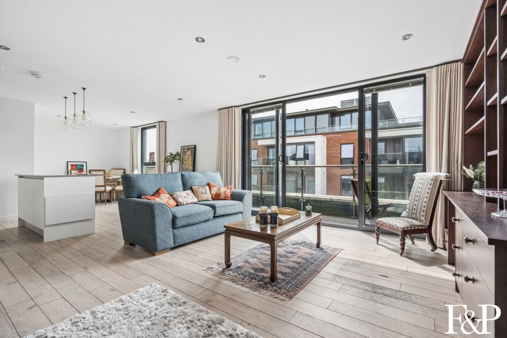 Additional image 9 of 2 bed flat for saleStation Road, Gerrards Cross SL9