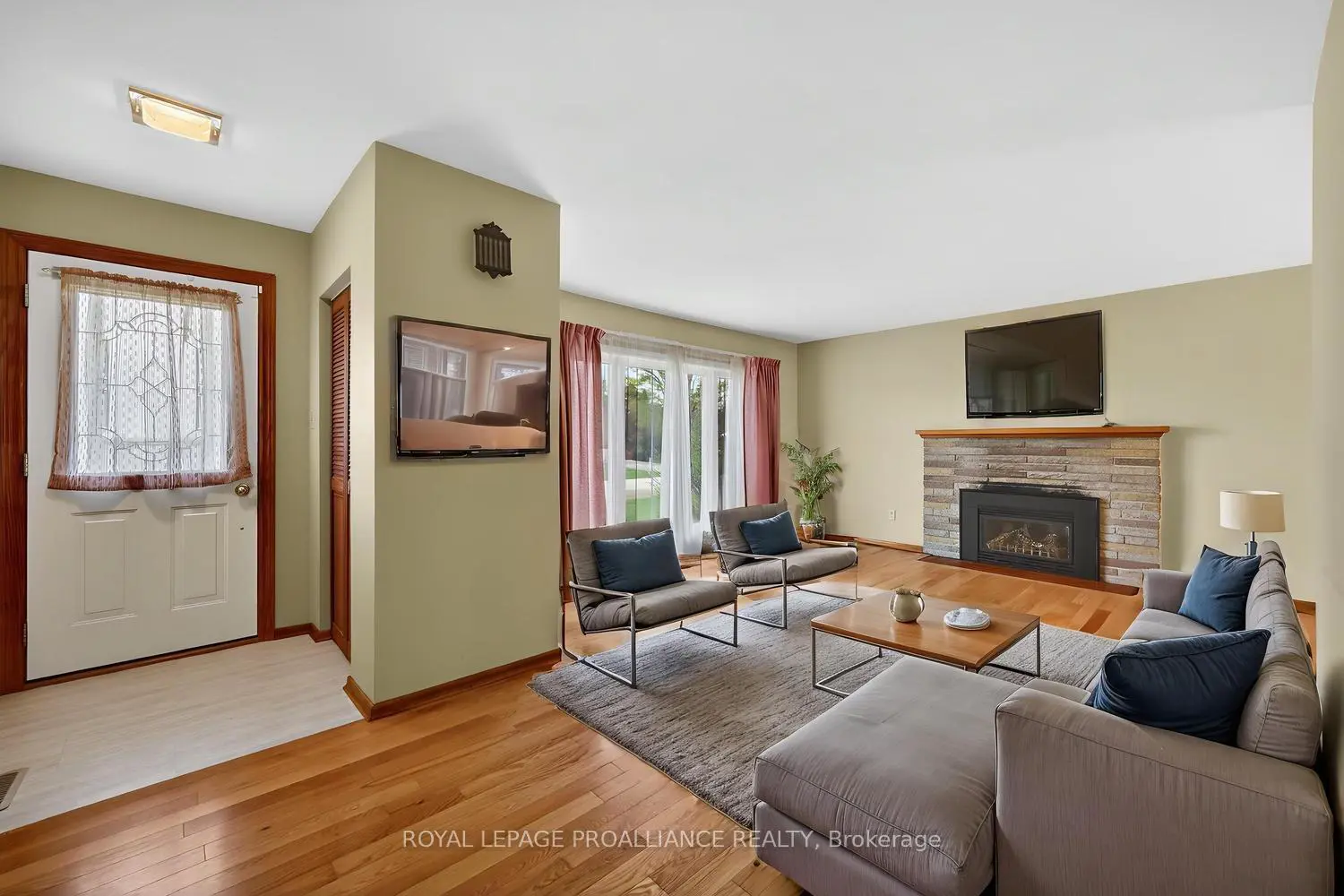 6 Robert Road photo 3