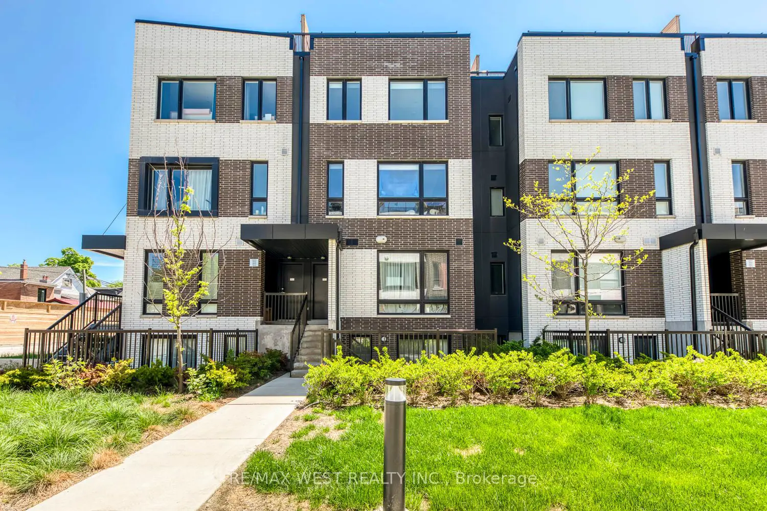 30 Ed Clark Gardens Boulevard 14