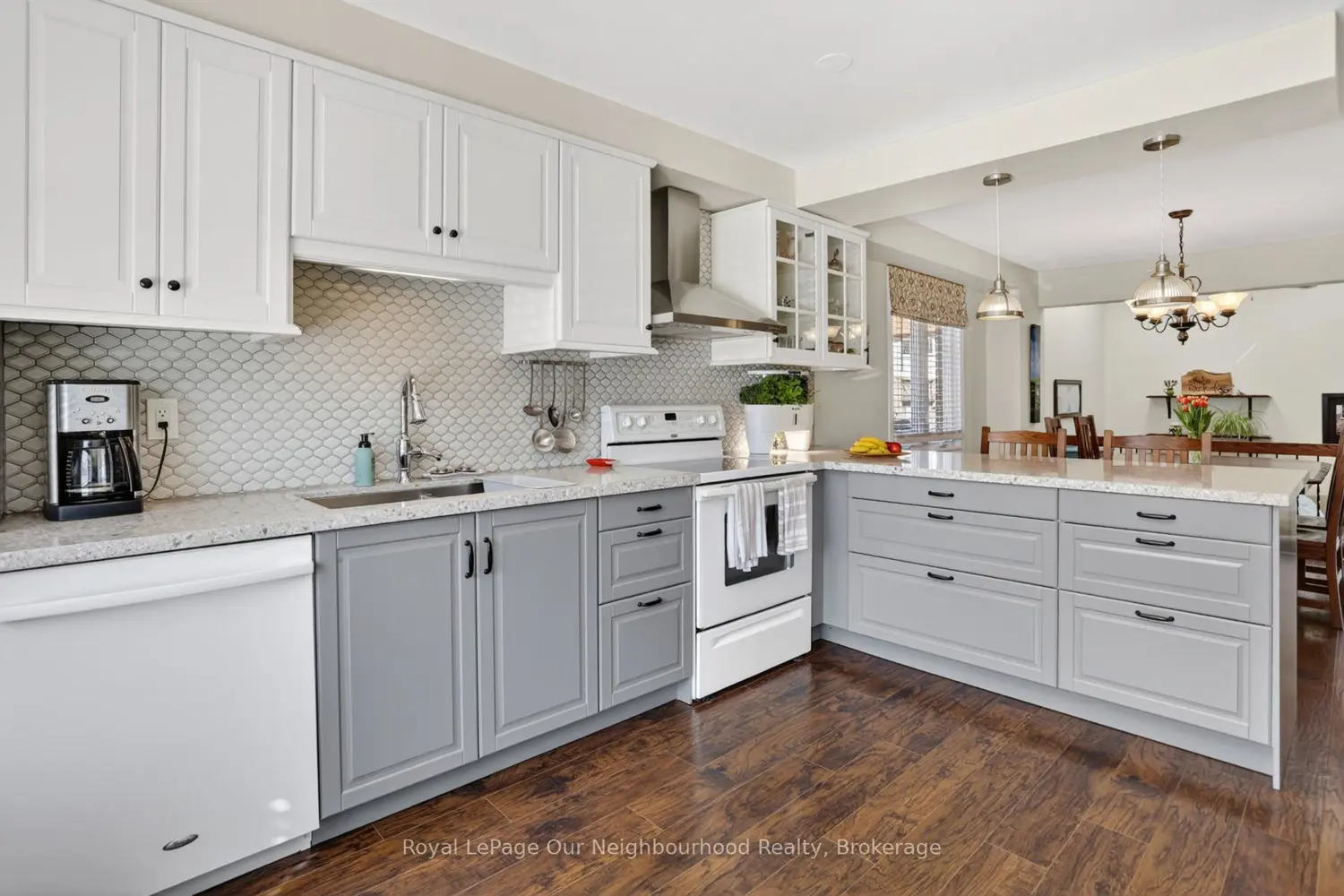 656 Hillcroft Street photo 4