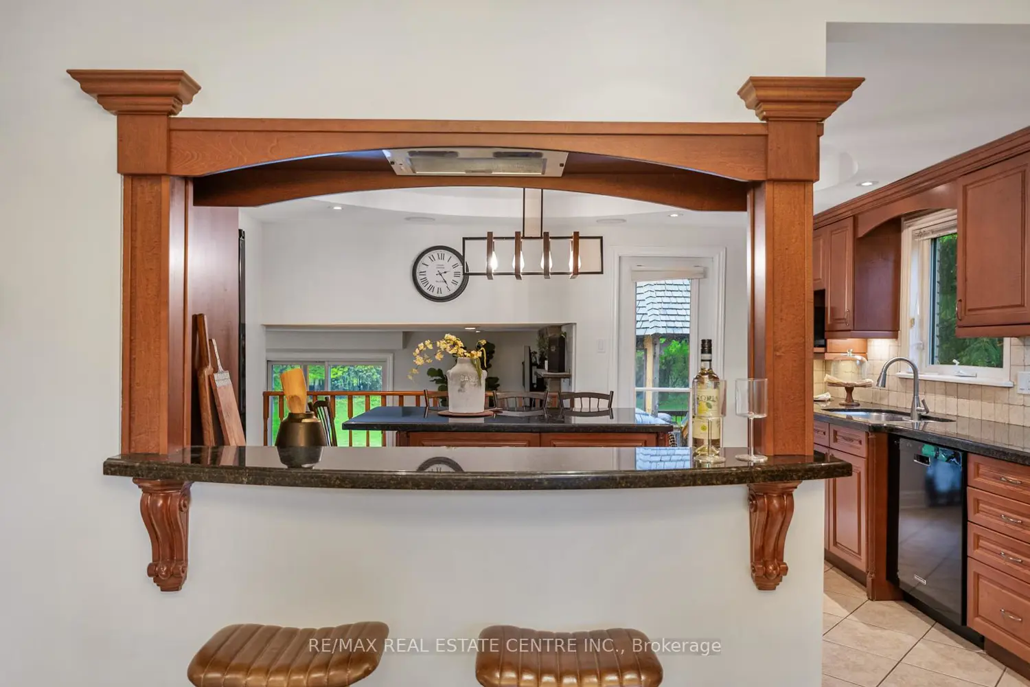 1684 Vaughan Drive photo 3