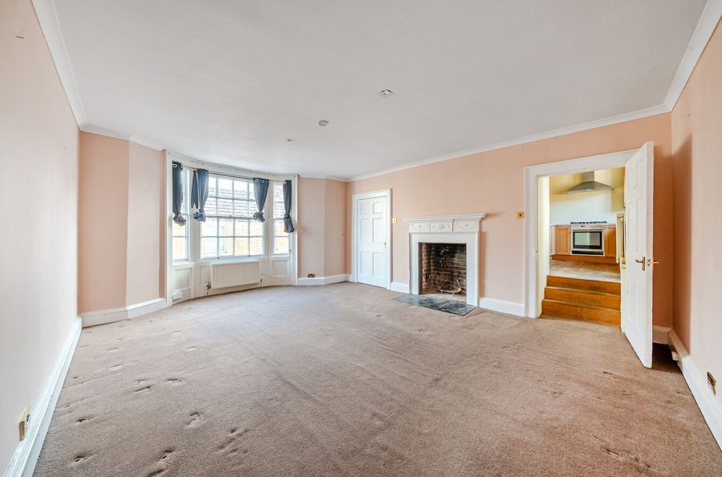Additional image 2 of 3 bed flat for saleGloucester Street, Faringdon, Oxfordshire SN7