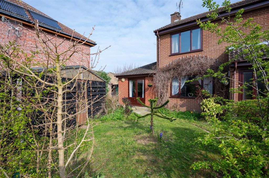 Additional image 8 of 5 bed detached house for saleFell Way, Bradwell, Great Yarmouth NR31