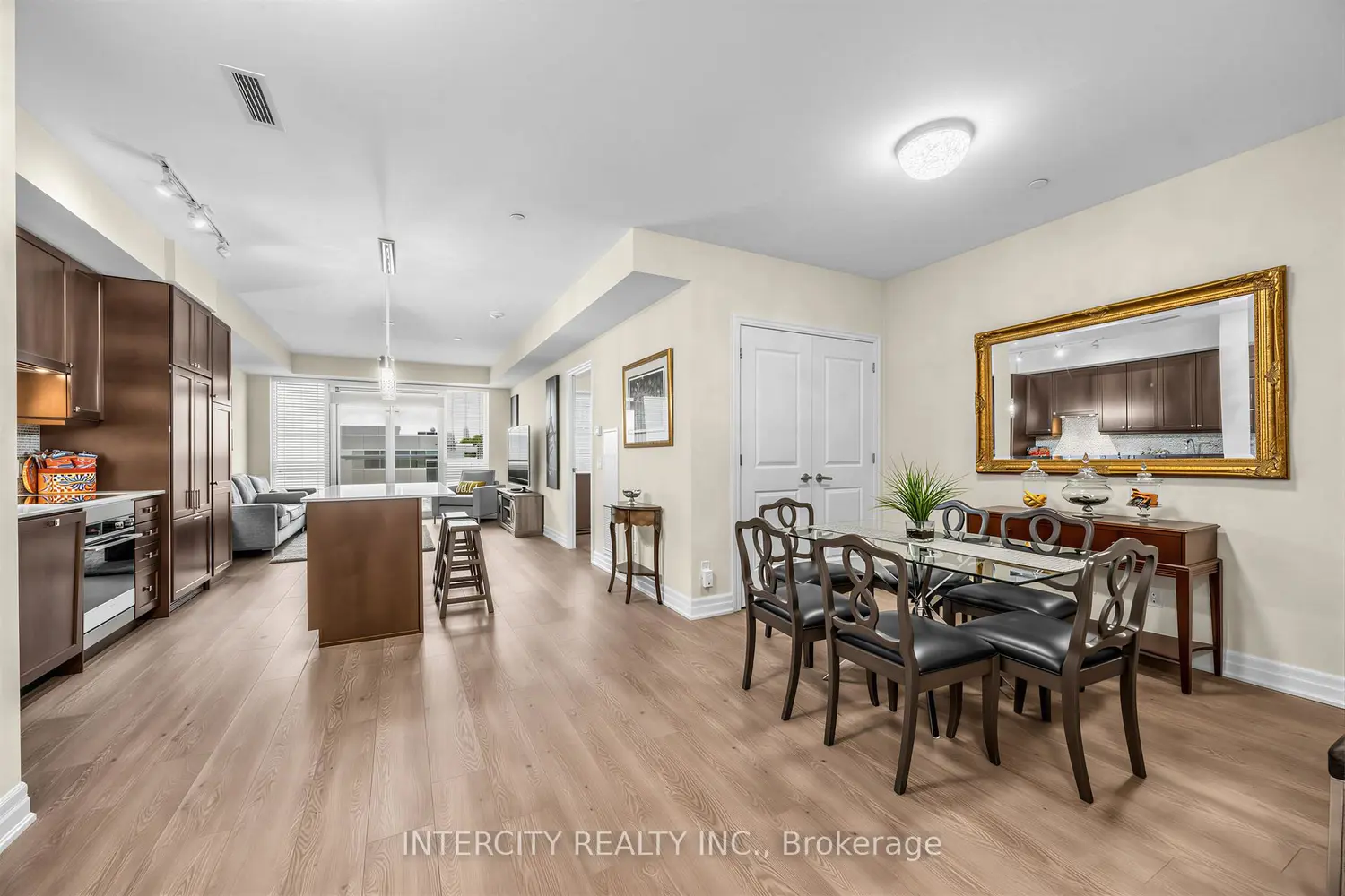 9075 Jane Street 210 photo 4