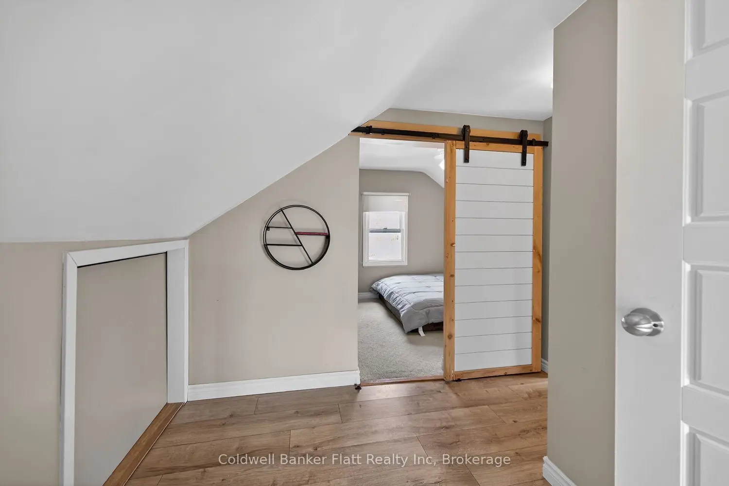 21 Rose Avenue photo 3
