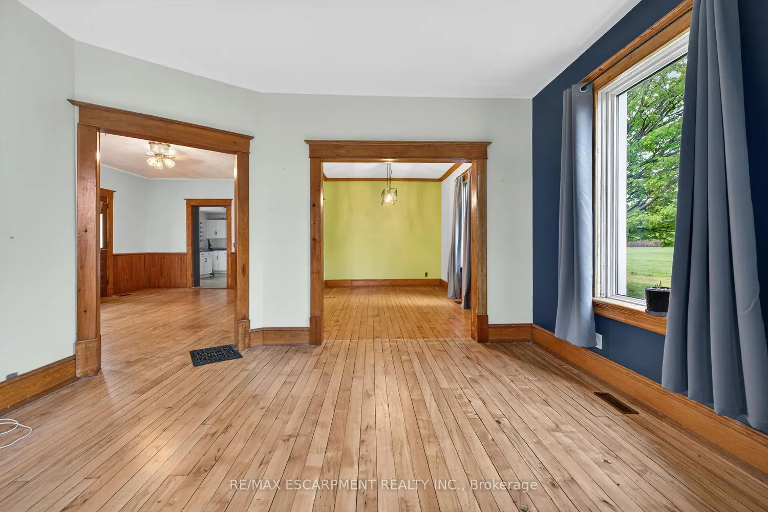 1054 Townline Road photo 3