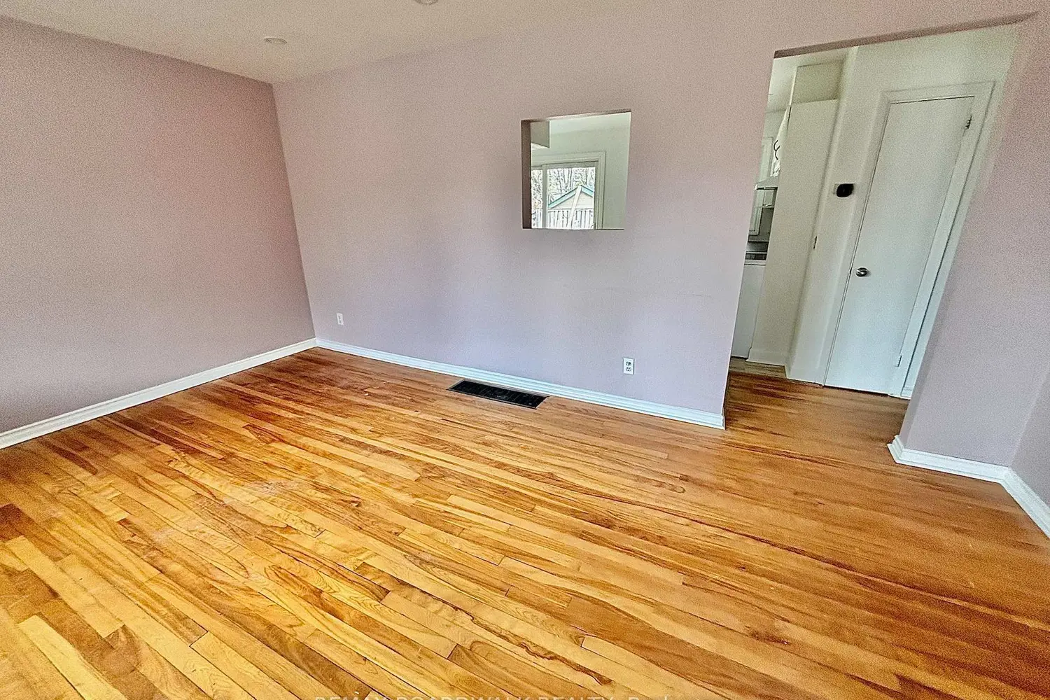 379 St Denis Street photo 2