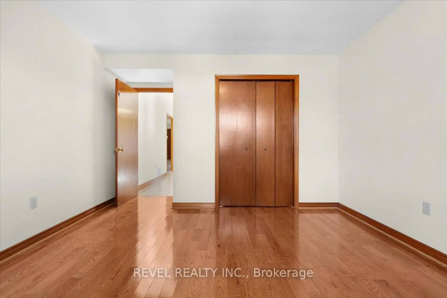 18 Marcel Place photo 4