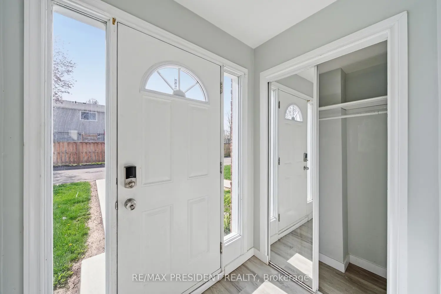 498 B Grey Street photo 3