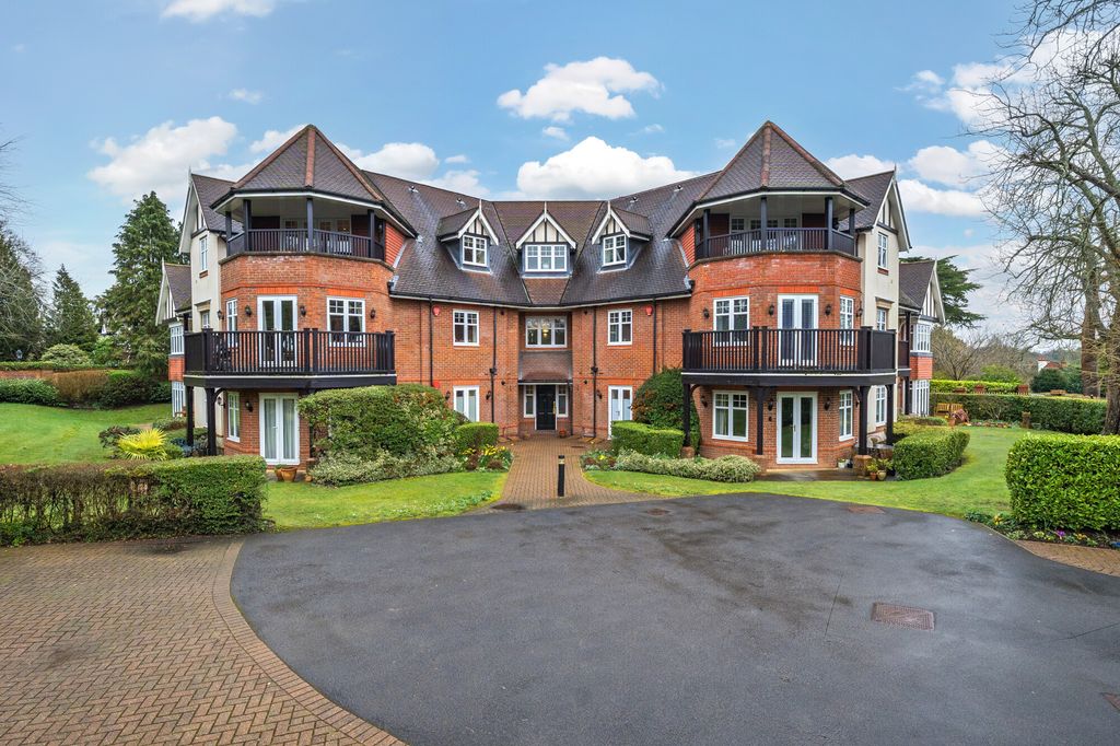 3 bed flat for saleHeritage Gate, Gerrards Cross SL9