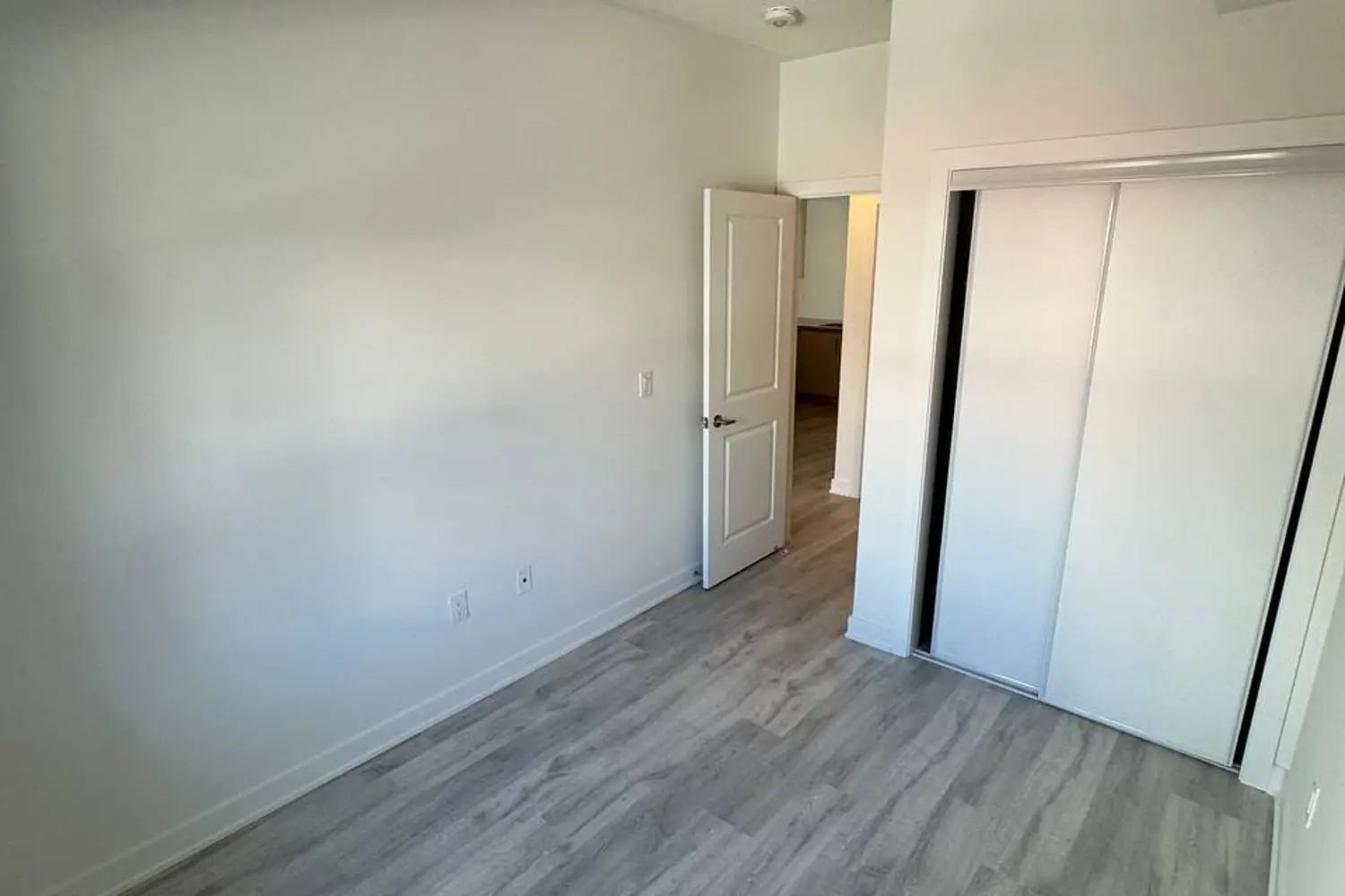 Additional image 11 of 15100 Yonge Street 224