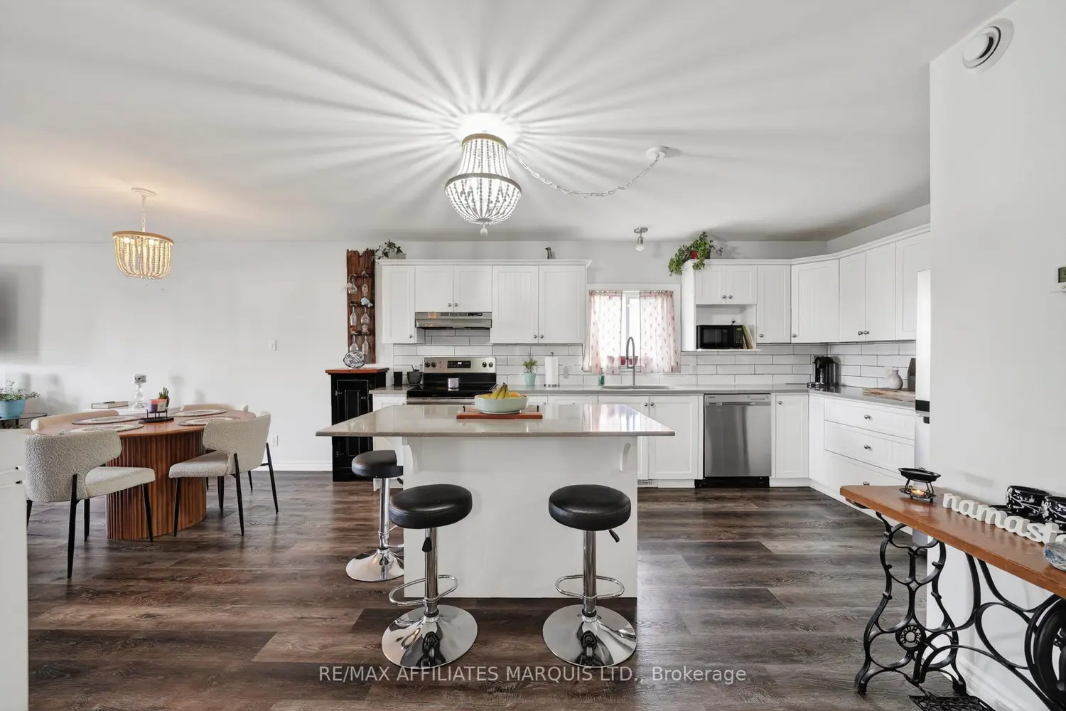28 Cherry Avenue photo 2