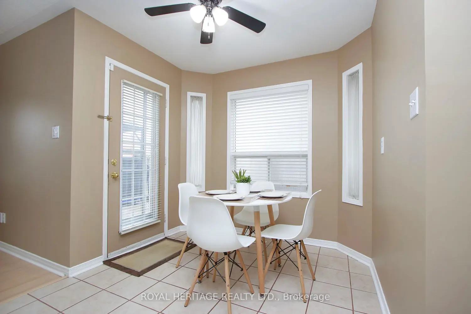 92 Booth Crescent photo 5