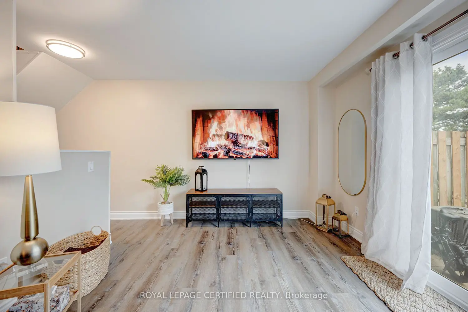 371 Bronte Street 91 photo 3
