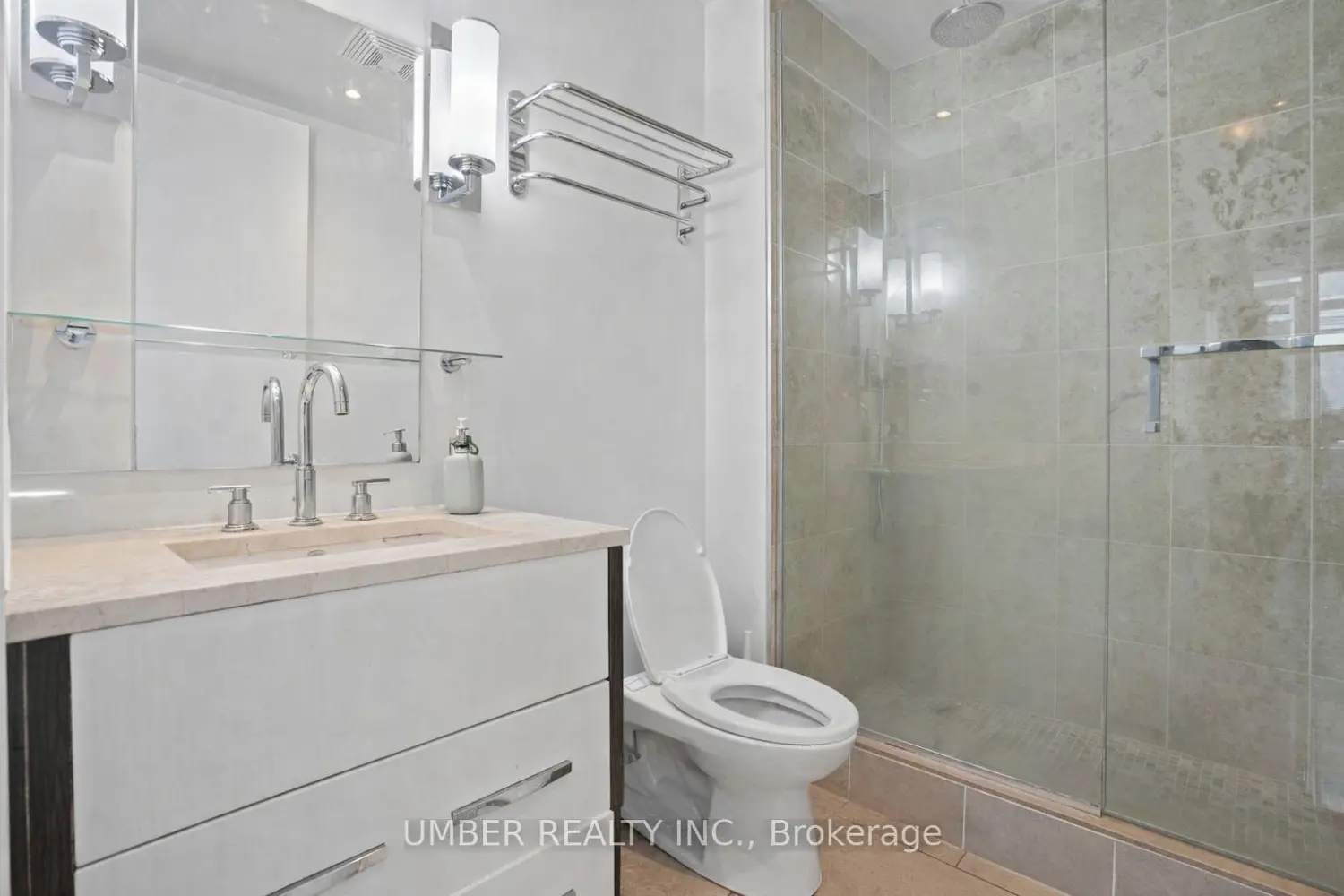 111 Champagne Avenue 1601 photo 5