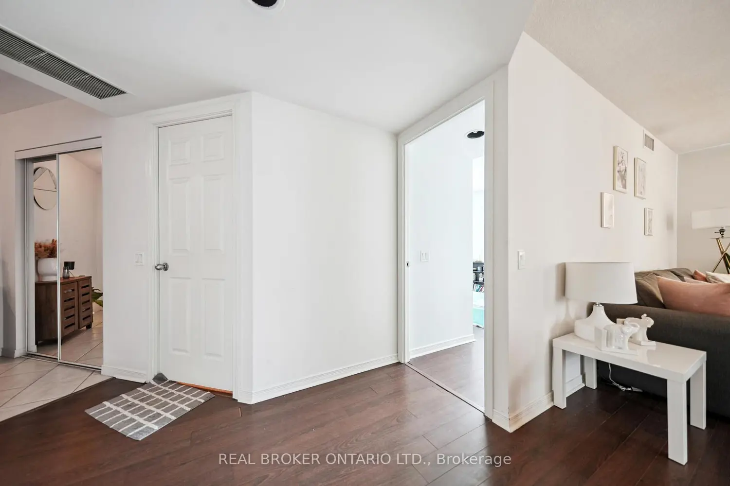 Additional image 6 of 28 Harrison Garden Boulevard 808