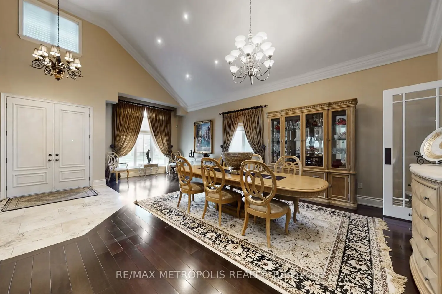 51 Babak Boulevard photo 2