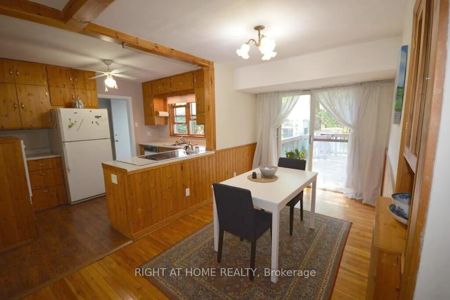 200 Woodroffe Avenue photo 3