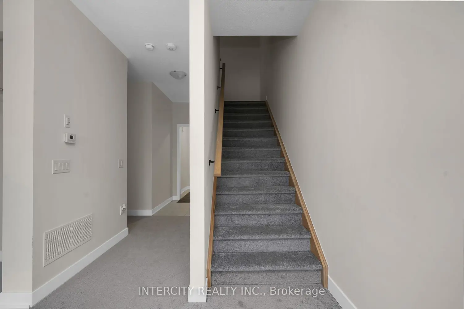 Additional image 11 of 100 Walden Drive Blk 7 Unit 3