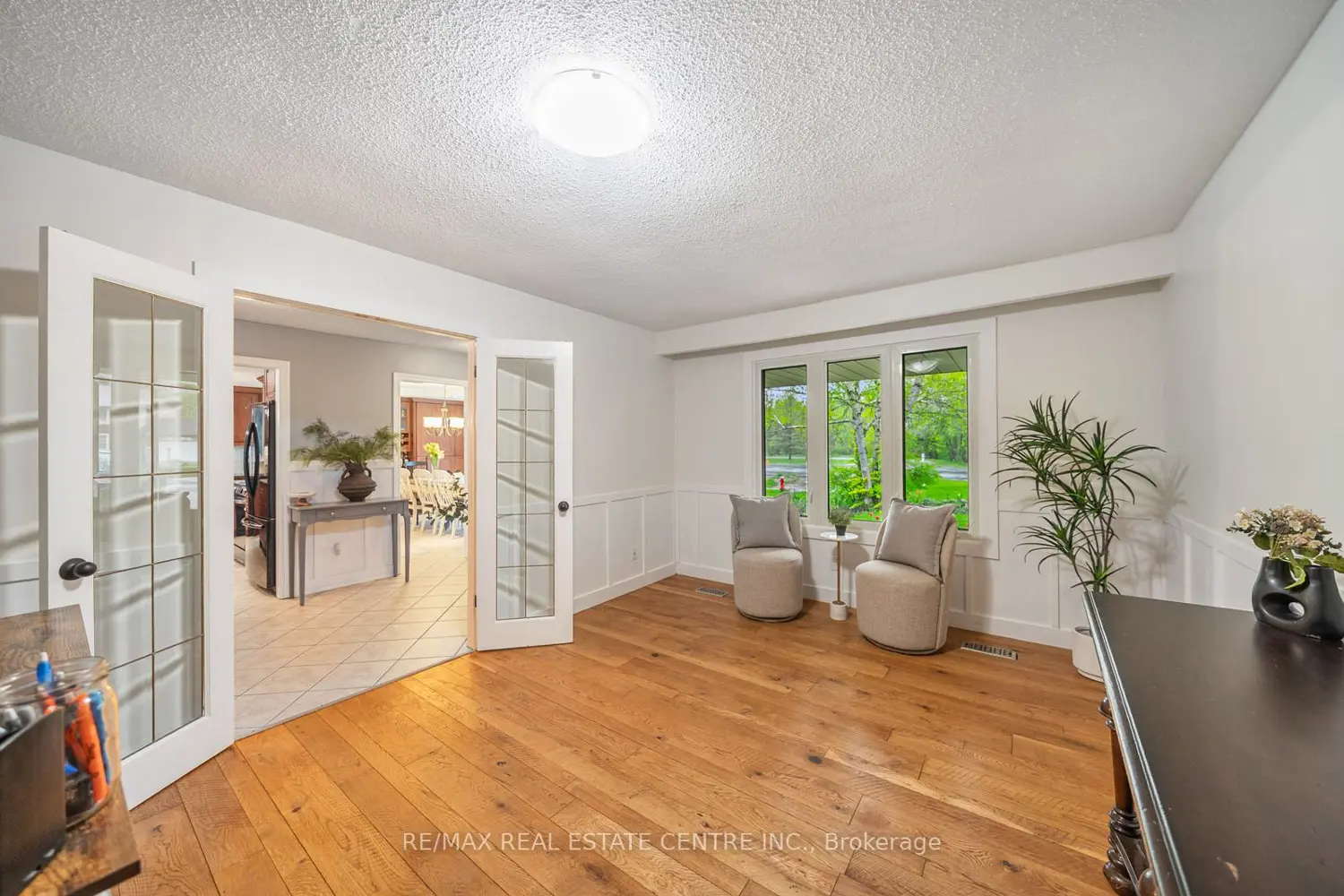 1684 Vaughan Drive photo 4