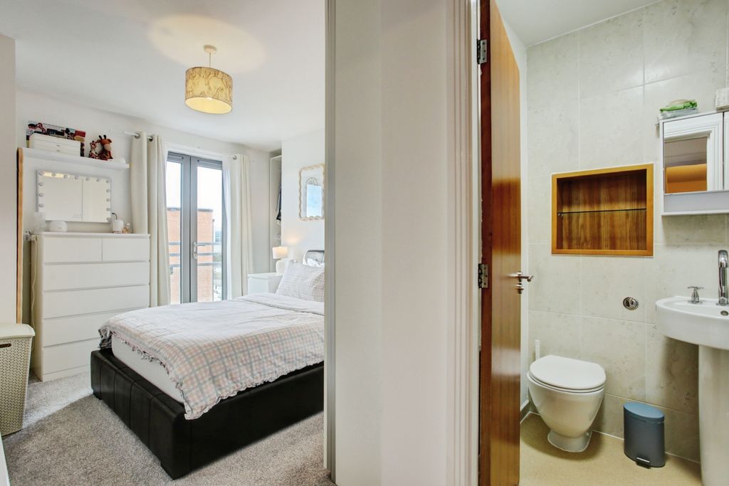 Additional image 11 of 2 bed flat for saleWorsdell Drive, Gateshead NE8