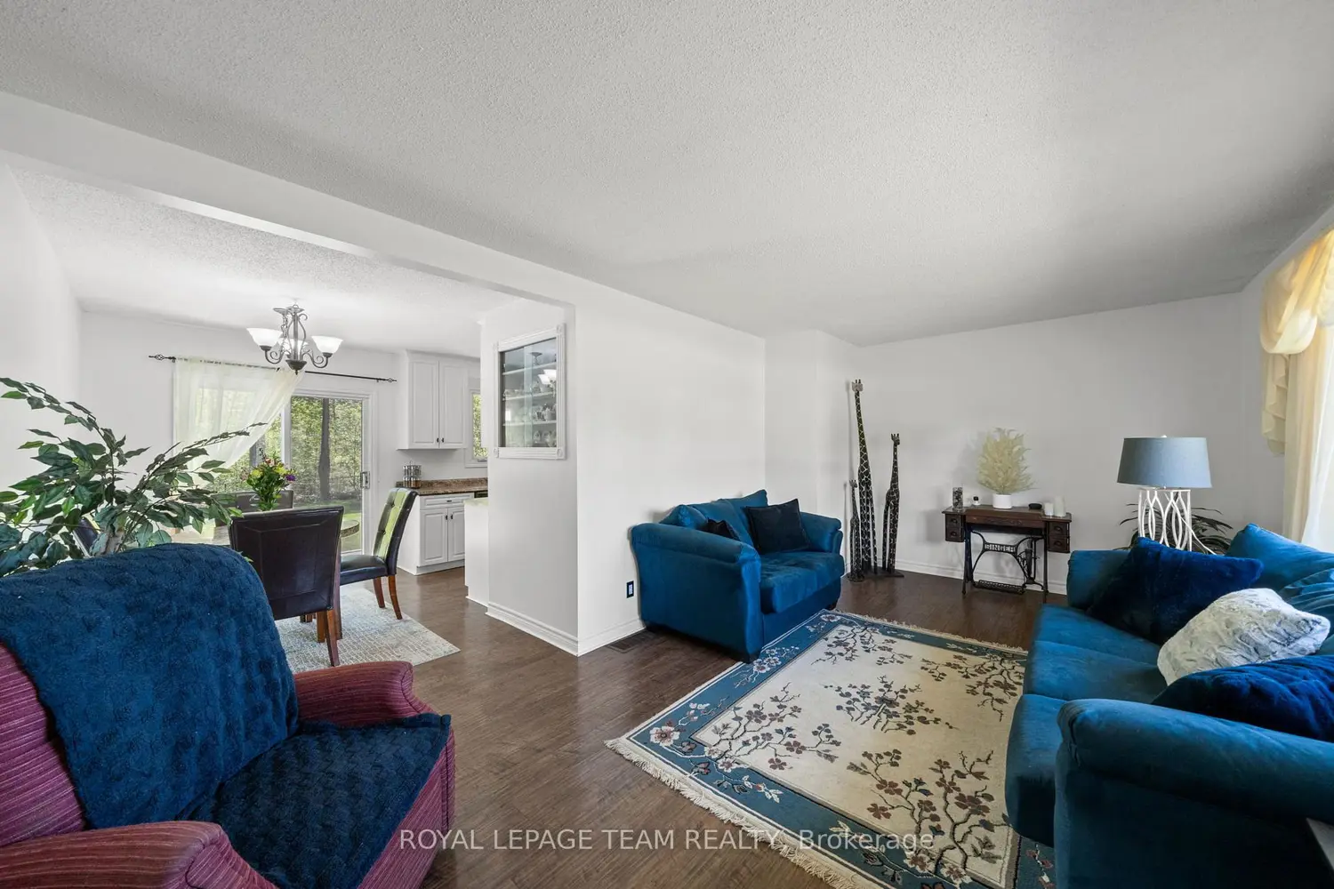 5643 Ficko Crescent photo 3